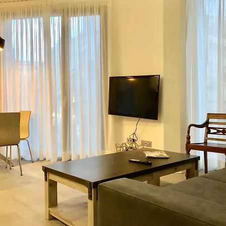 Apartamento Urbanliving Cisneros *